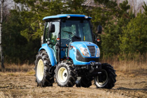 LS MT3.50 HST CAB 4 x 4 - 47 KM