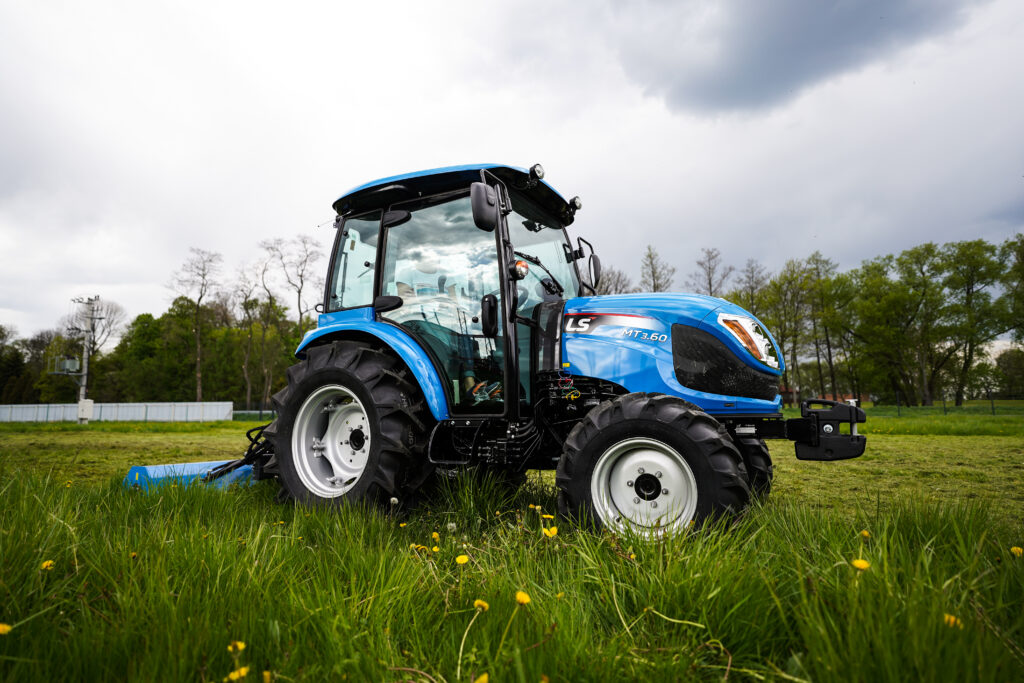 Jedziemy ciągnikiem LS Tractor MT 3.60 - skrzynia mechaniczna :: Traktor.com.pl