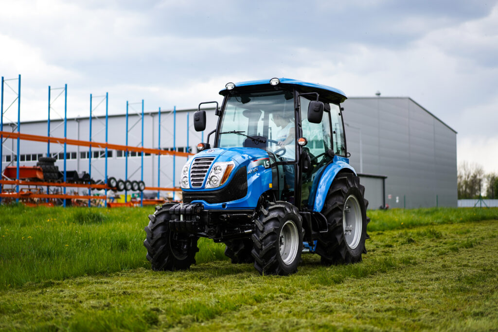 Jedziemy ciągnikiem LS Tractor MT 3.60 - skrzynia mechaniczna :: Traktor.com.pl