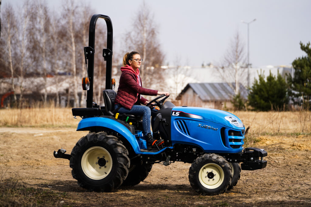 Mini Traktor LS XJ25 :: LS Tractor :: Traktor.com.pl