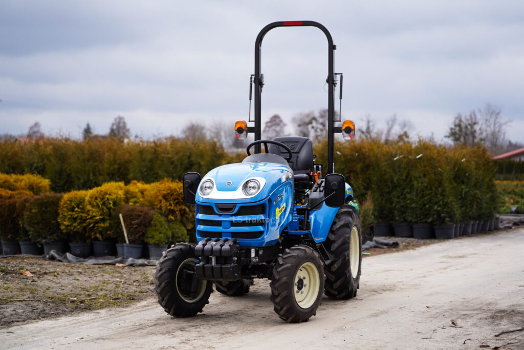 Mini ciągnik do szkółek roślin oraz ogrodów - LS Tractor XJ 25
