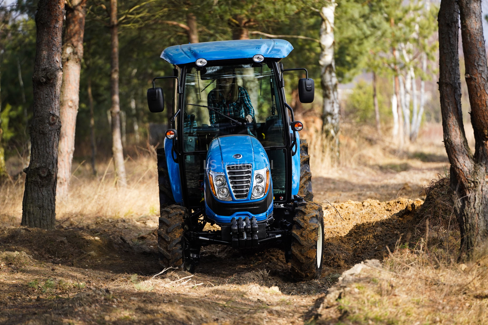 Traktor w Lesie :: LS Tractor MT3.40 HST :: Opony budowlane/industrialne
