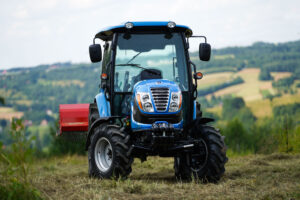 LS Tractor MT3.60 z kosiarką bijakową