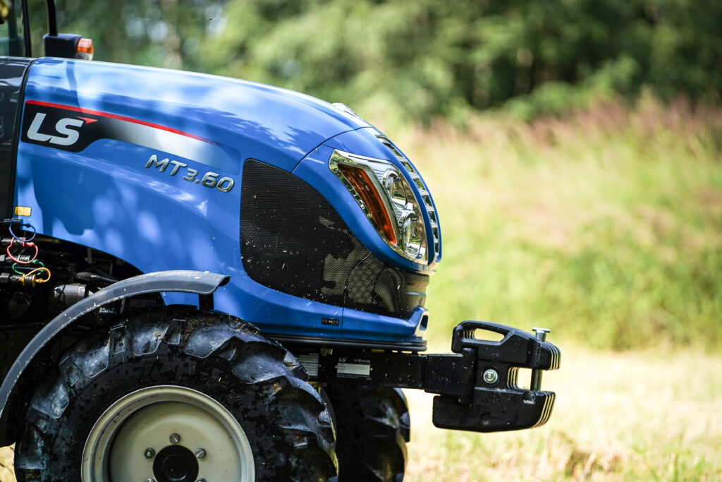 Koszenie nieużytków - LS MT 3.60 :: LS-Traktor.pl