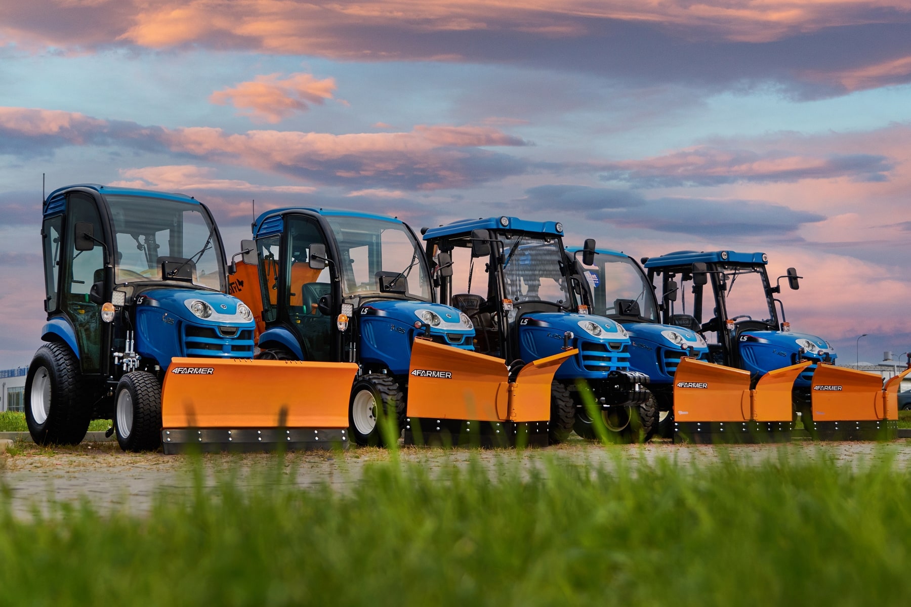 Zimowe utrzymanie dróg, czyli zestaw do odśnieżania LS Tractor