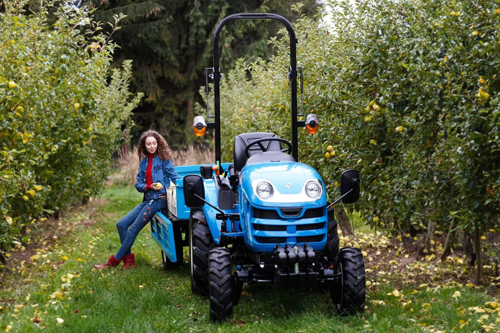 LS Tractor na Forgotten Fields Farm - Wojciech Modest Amaro :: LS-Traktor.pl