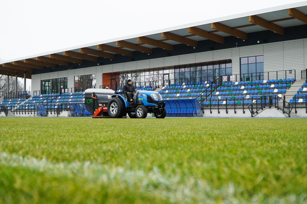 LS Tractor dla boisk i szkółek