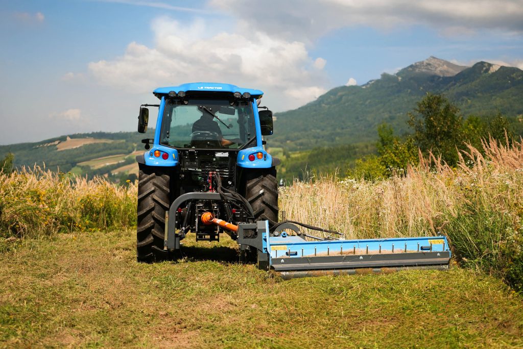 Kosiarka na wysięgniku 4FARMER AGHKC + LS Tractor MT 7.101 :: Traktor.com.pl
