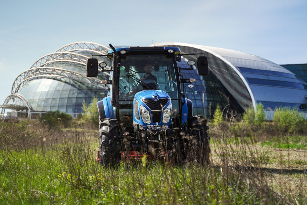 LS Tractor MT 5.73 - solidny koreański ciągnik o mocy 73KM :: Traktor.com.pl