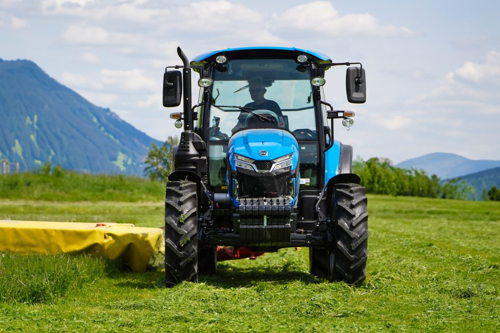 LS Tractor MT 7 101 + Kosiarka Pottinger Novadisc 302 :: Traktor.com.pl