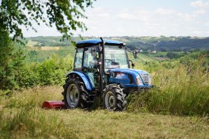 LS Tractor XU 6168 + kosiarka bijakowa EFD 180 (17)