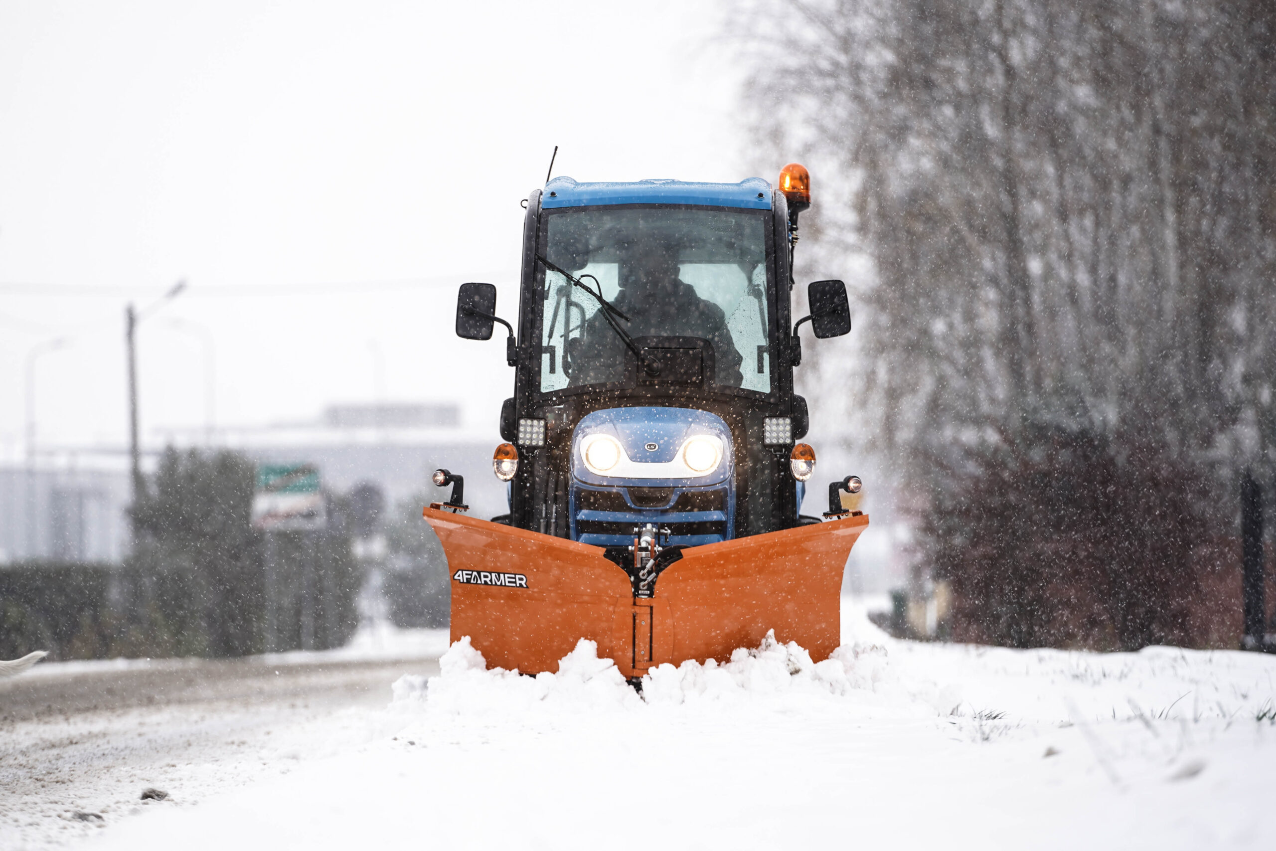 Co jest najlepsze do odśnieżania? Zima z marką LS Tractor!