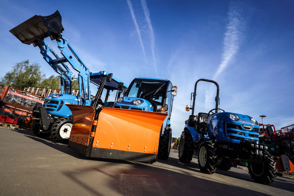 Najlepszy mini traktor z osprzętem :: LS Tractor XJ25 :: Traktor.com.pl
