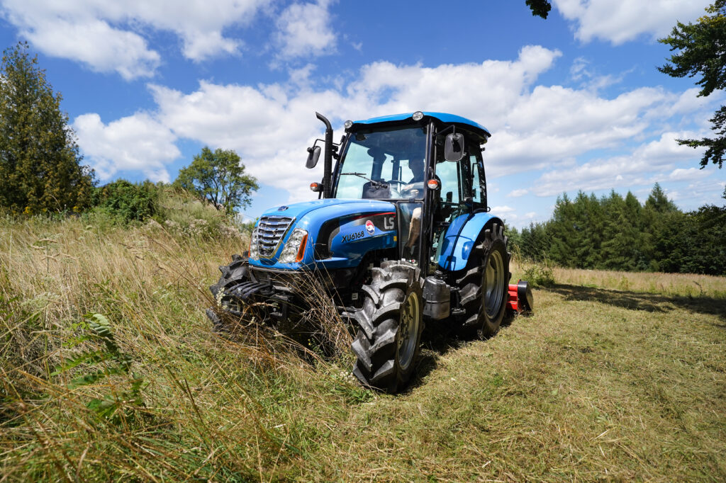 LS Tractor XU 6168 + kosiarka bijakowa EFD 180