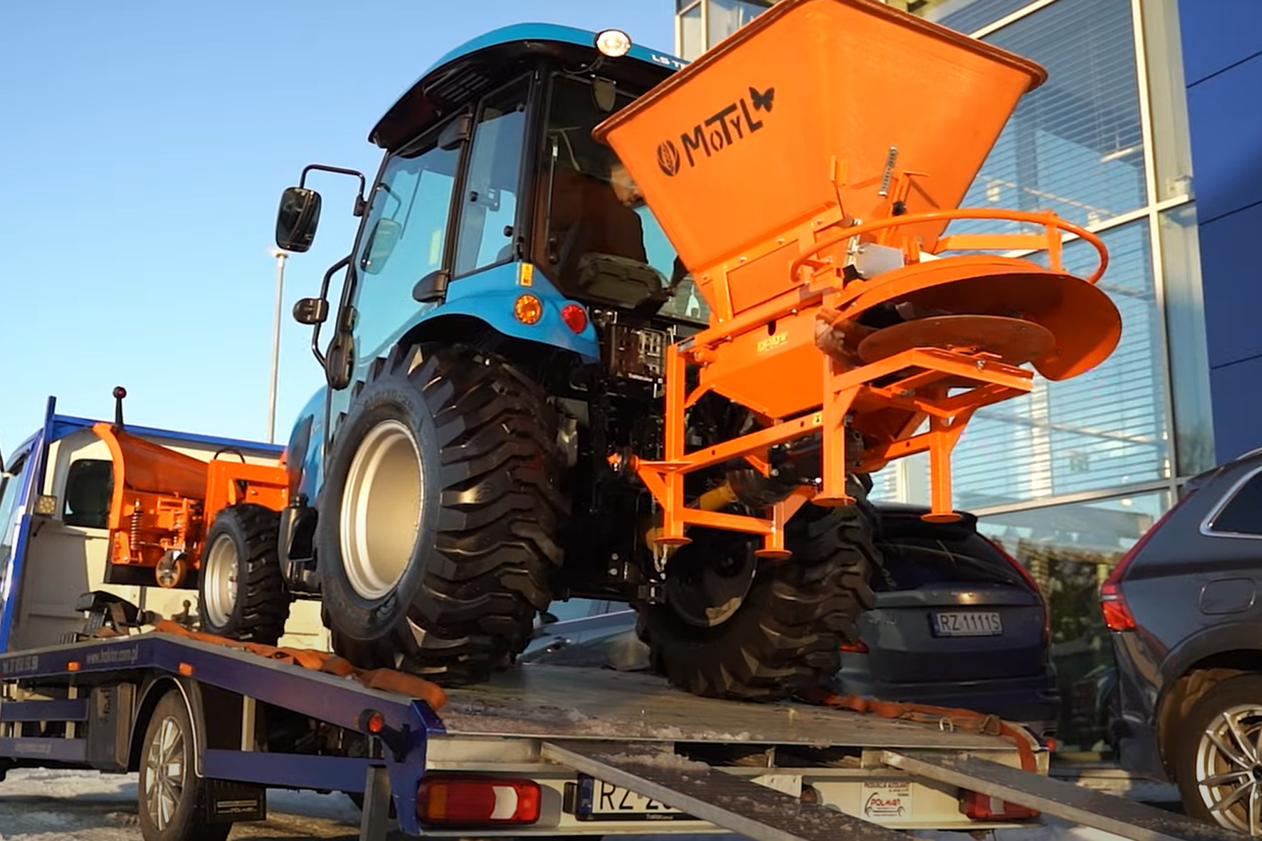 dostawa ciągników LS Tractor