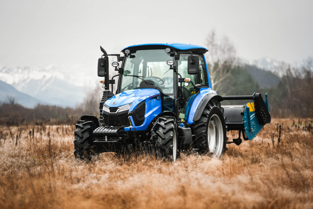 LS Tractor MT 7.101 - uprawa jednoprzejazdowa szpadlem mechanicznym Imants :: Traktor.com.pl