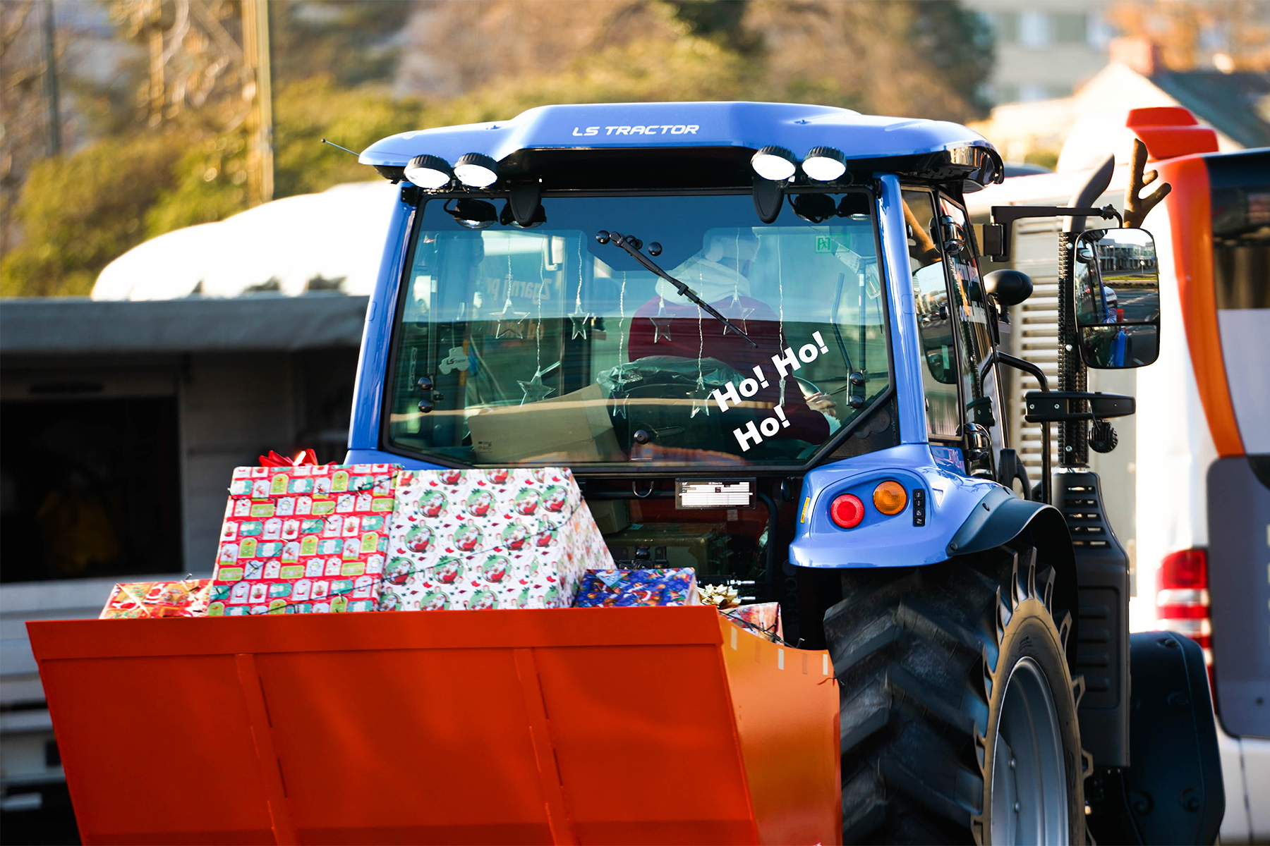 Jaki prezent pod choinkę dla… ? Święta Bożego Narodzenia 2024 z LS Tractor