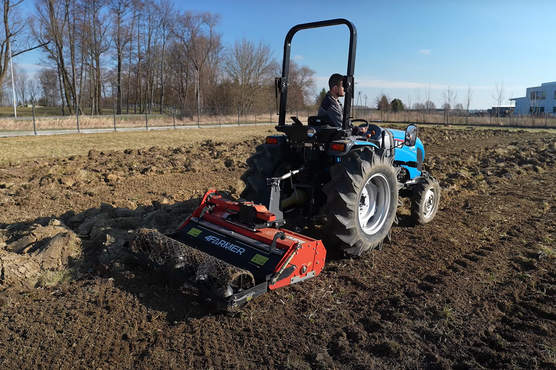 Ciągnik LS Tractor MT3.40 z glebogryzarką separacyjną SB 125 – idealny zestaw do uprawy gleby