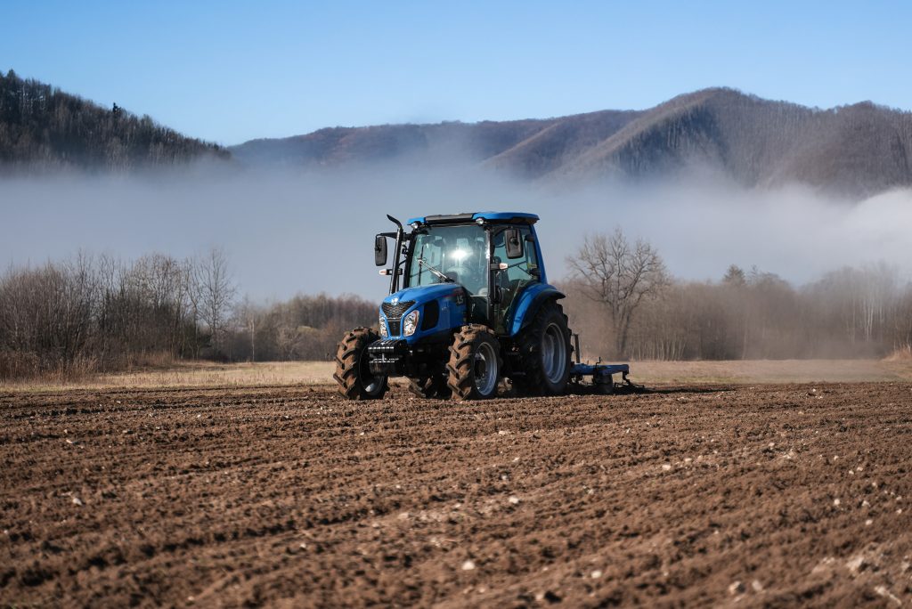 LS Tractor MT 5.73 + agregat uprawowy :: Traktor.com.pl