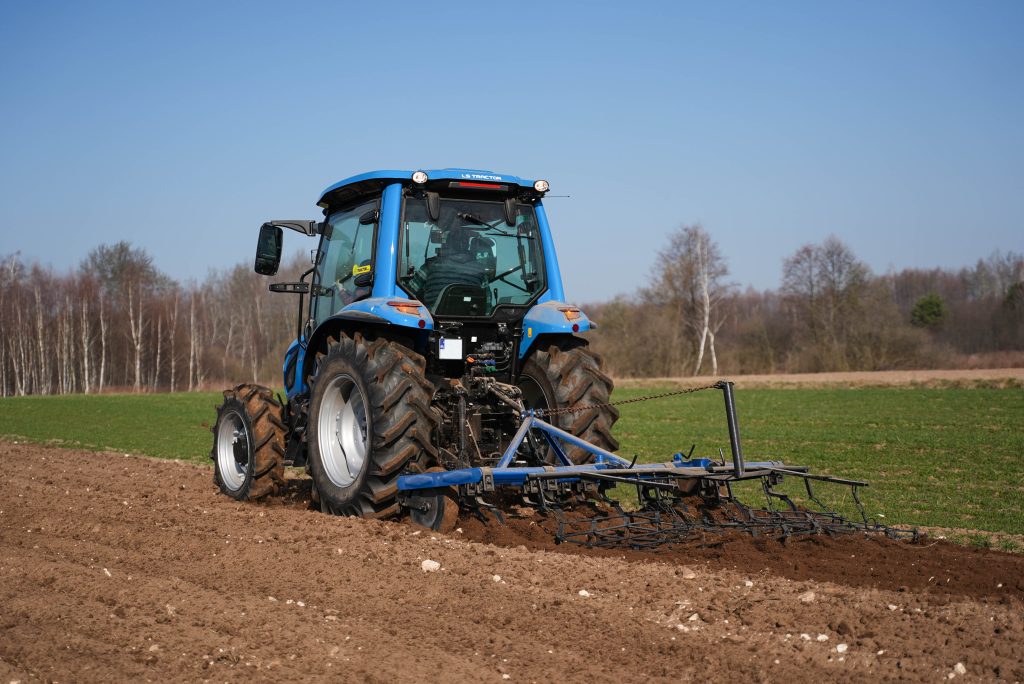 LS Tractor MT 5.73 + agregat uprawowy :: Traktor.com.pl