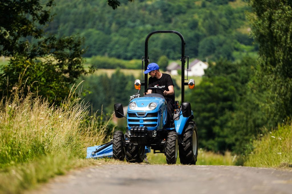 LS Tractor XJ 25 + kosiarka bijakowa na wysięgniku :: LS-Traktor.pl