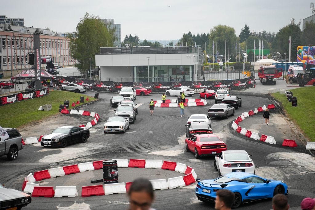 Pierwsze w Polsce DRIFT DOŻYNKI z LS Tractor - Speed Show 2024 Rzeszów :: LS-Traktor.pl