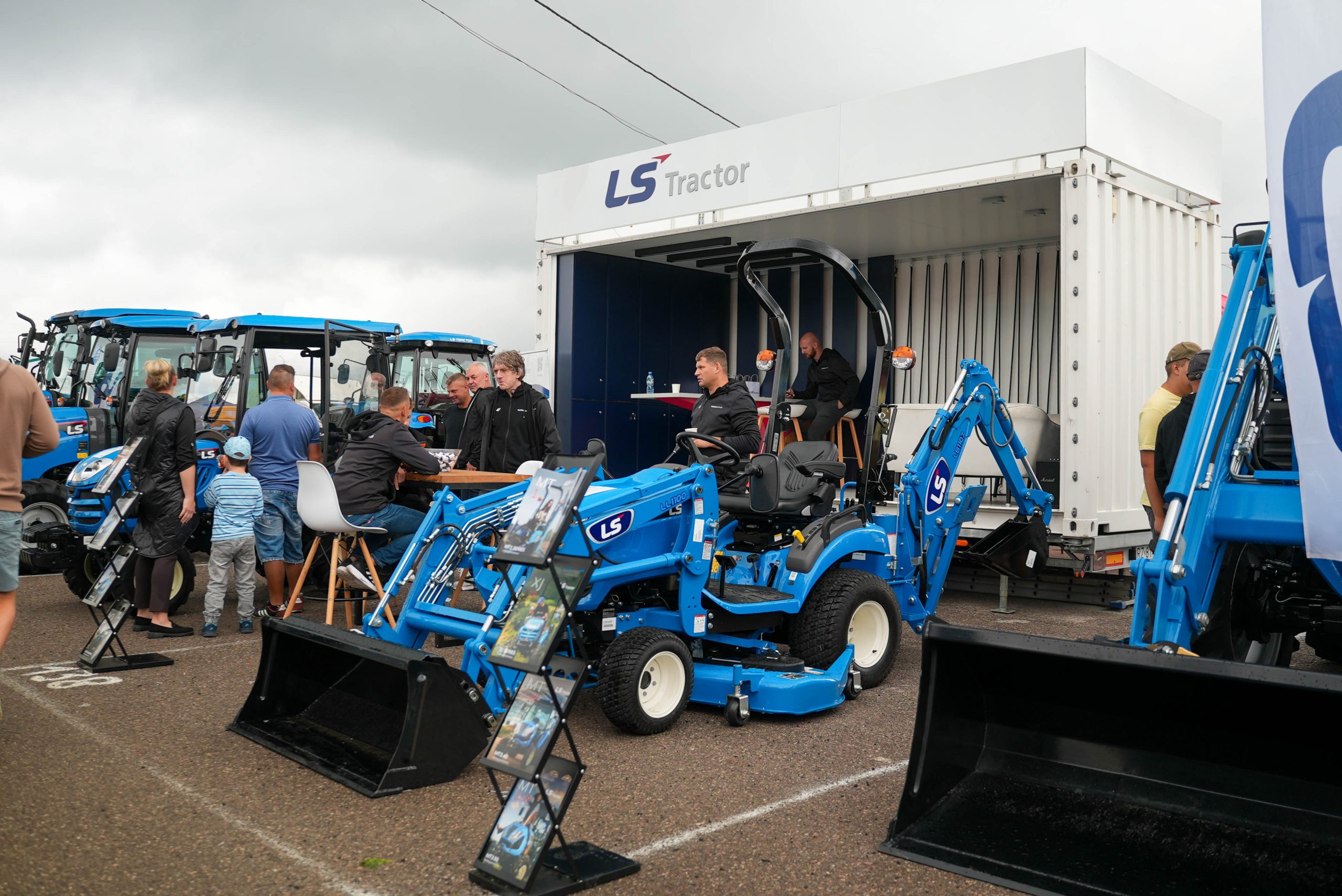 Sadownictwo w Polsce – jedna z najważniejszych gałęzi rolnictwa. LS Tractor na Dniu Techniki Sadowniczej w Warce