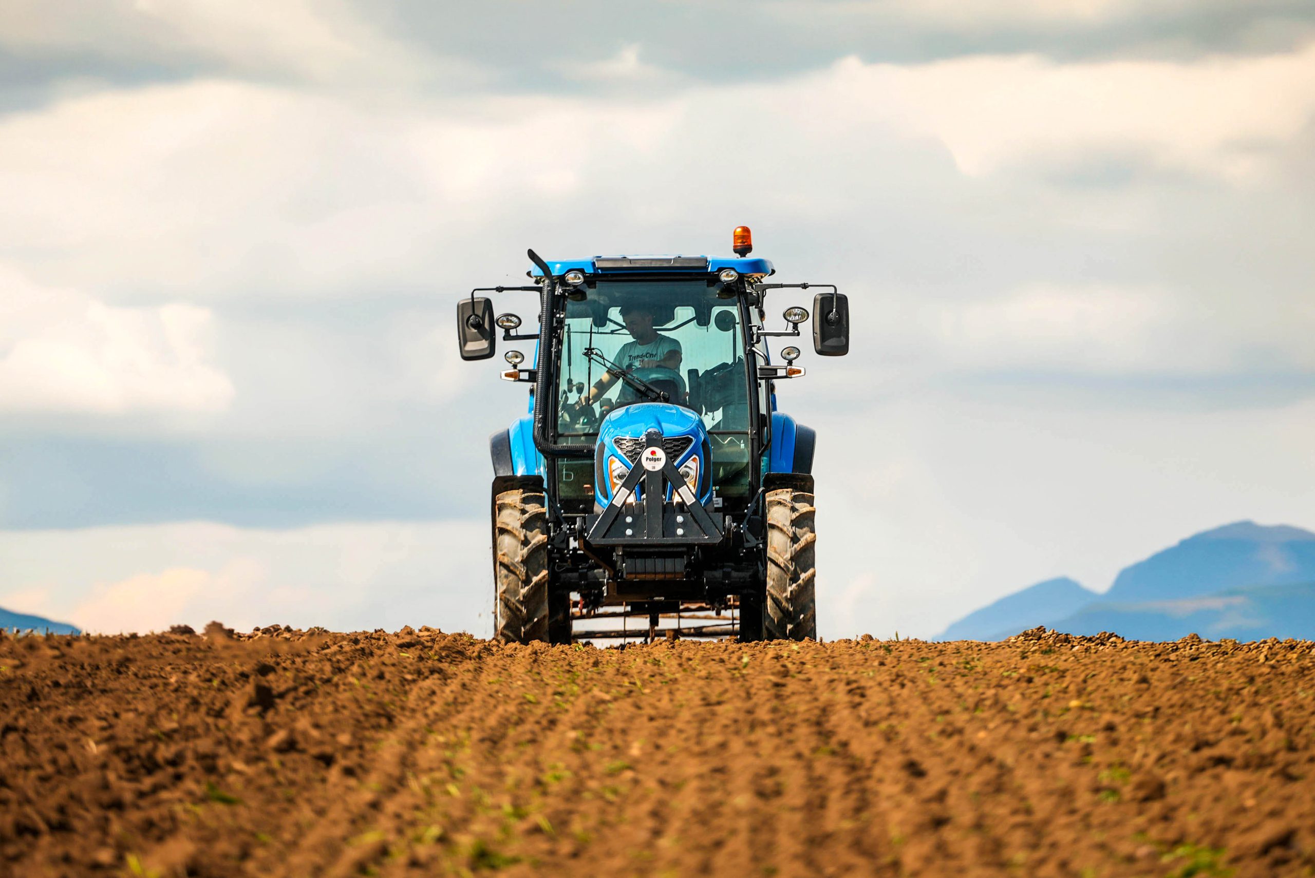Głęboszowanie – kiedy stosować głębosz? LS Tractor MT5.73 w pracy